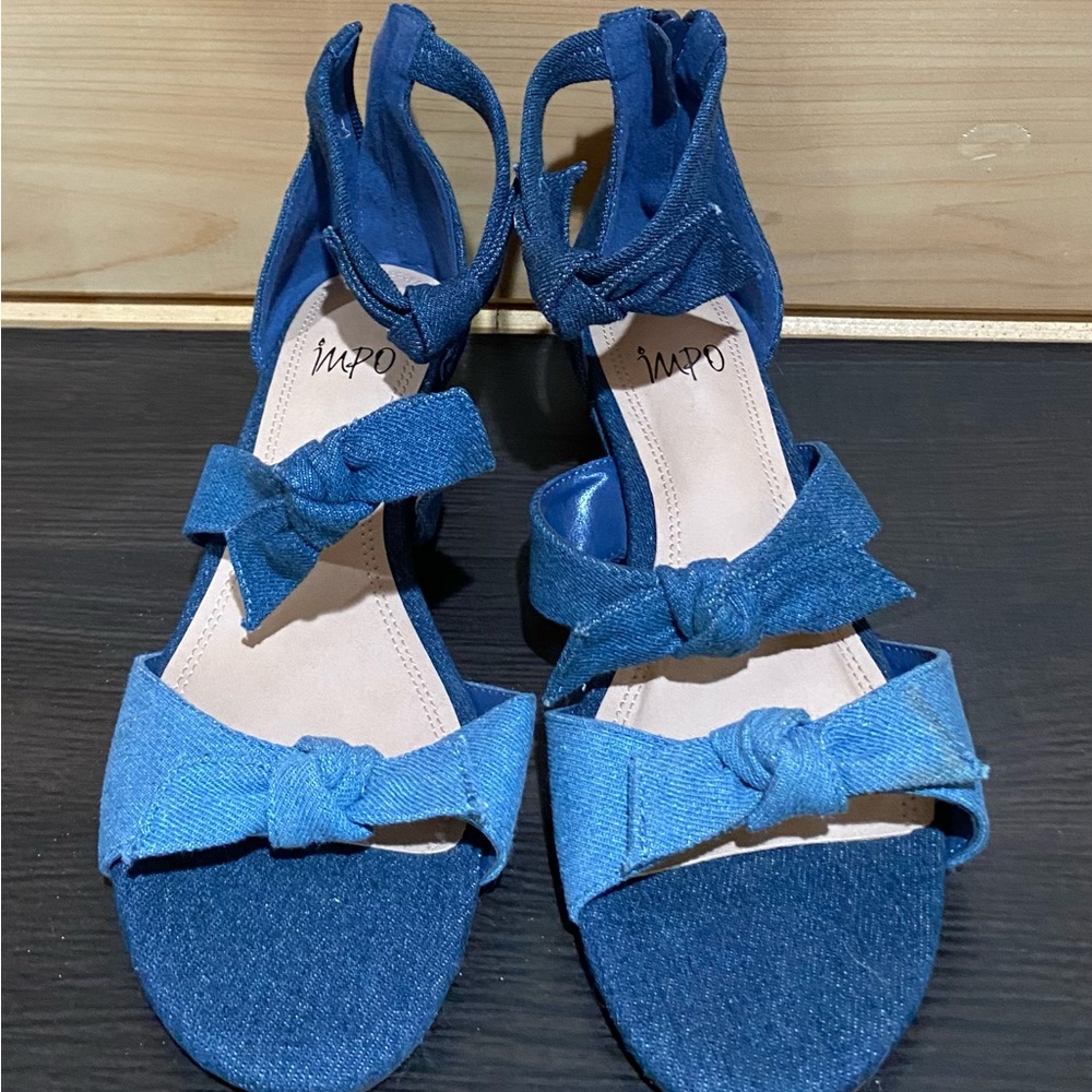 Women’s MPO blue denim sandals (7M)